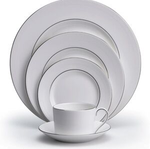 NEW Box Vera Wang by Wedgwood Blanc Sur Blanc Five-Piece Place Setting